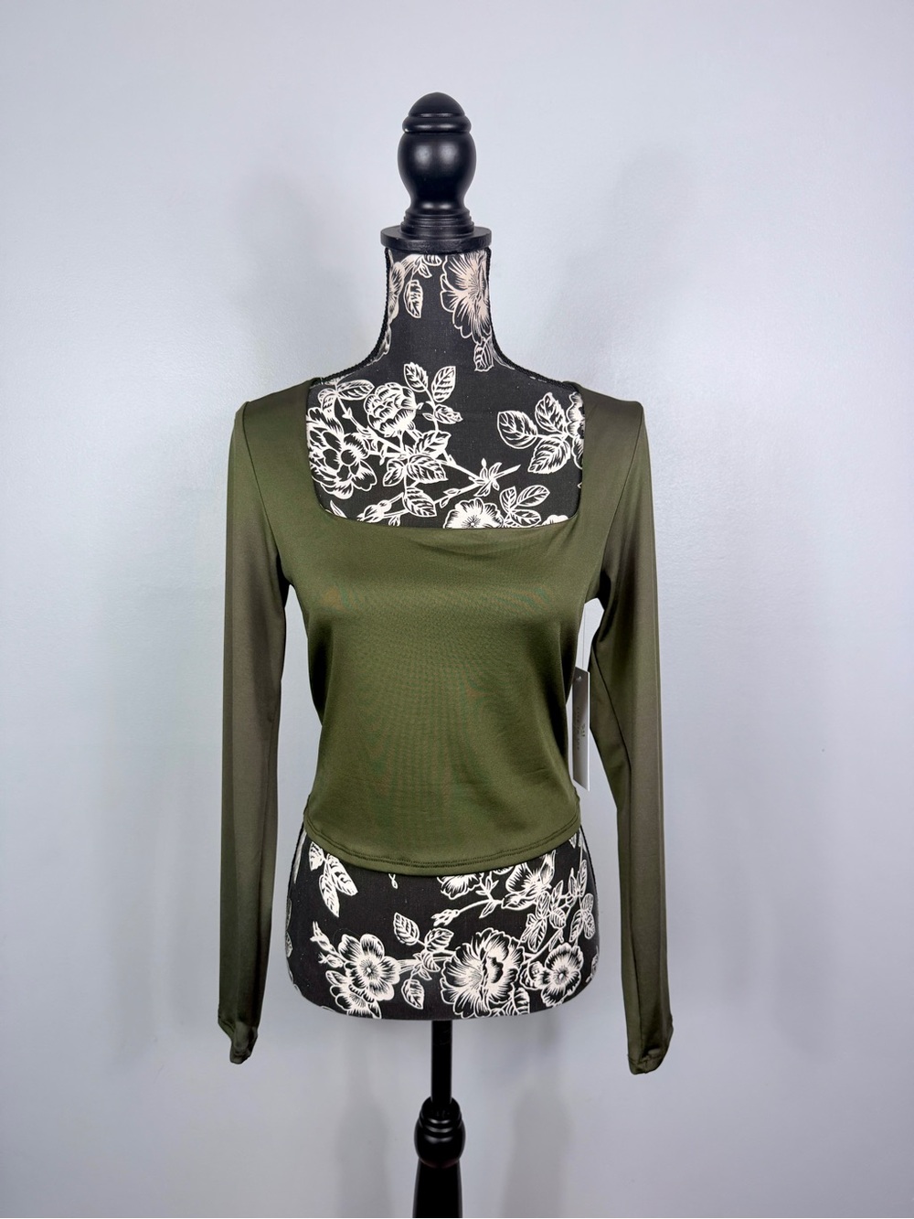 NWT Live in the Moment olive green long sleeve crop top size large